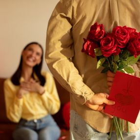 The Ultimate 1 Year Anniversary Gift Guide: 7 Unforgettable Experiences for 2026