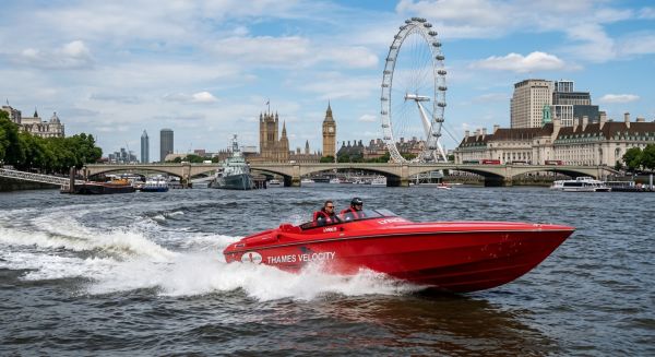 Speedboat racing on the River Thames