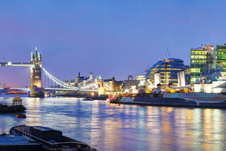 London Overnight Stay with Thames RIB Speedboat Experience