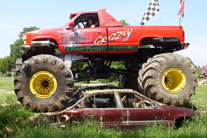 Monster Truck Driving