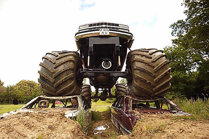 Monster Truck Driving