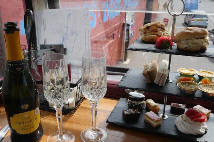 Visit to Edinburgh Castle with a Sparkling Afternoon Tea for Two