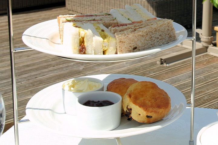 Sparkling Afternoon Tea for Two at The Three Horseshoes
