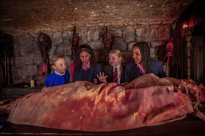 Family Entrance to The London Bridge Experience & London Tombs