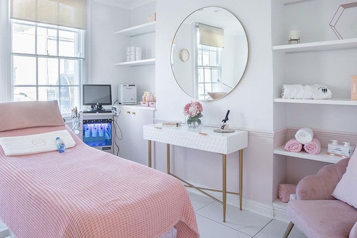 Luxury Facial for a Mum-to-Be at The Dolls London