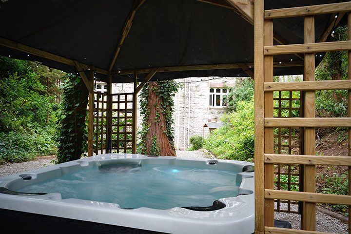 Mid Week Woodland Reviver for Two at Ruthin Castle Spa