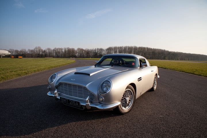 Jaguar E Type Vs DB5 Thrill