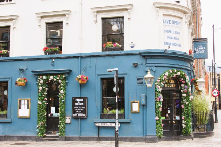 Windsor Castle & 3 Course Meal at Corner House