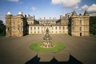 Palace of Holyroodhouse Visit with a Sparkling Afternoon Tea for Two