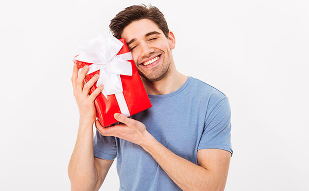 How to Choose a Meaningful Gift for Him