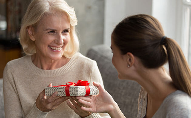 How to Choose a Christmas Gift for Mum