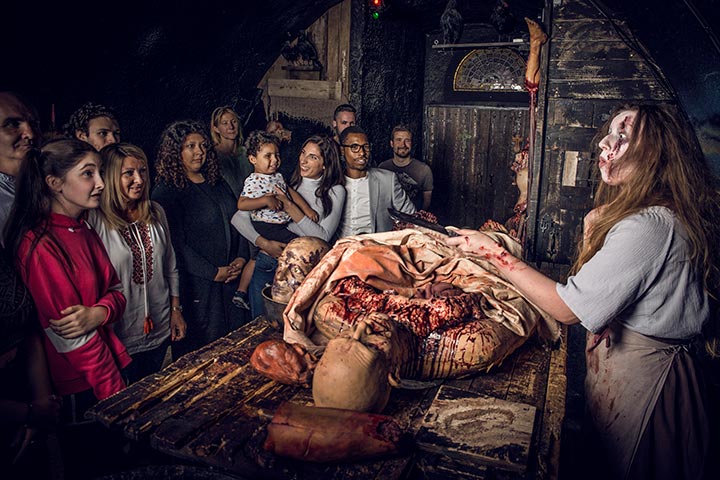 Family Entrance to The London Bridge Experience & London Tombs