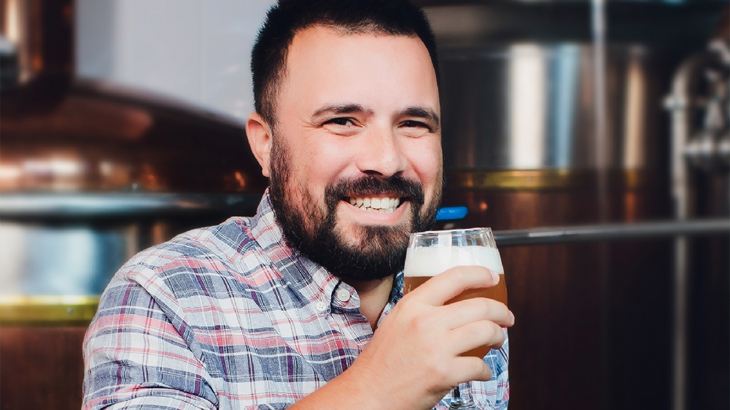 Man holding craft beer in a brewery – unique birthday gift experience idea for boyfriends who have everything