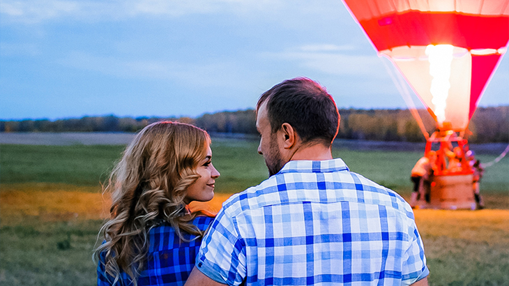 Romantic couple enjoying hot air balloon experience gift at sunset – unique wedding gift idea for unforgettable couple adventures