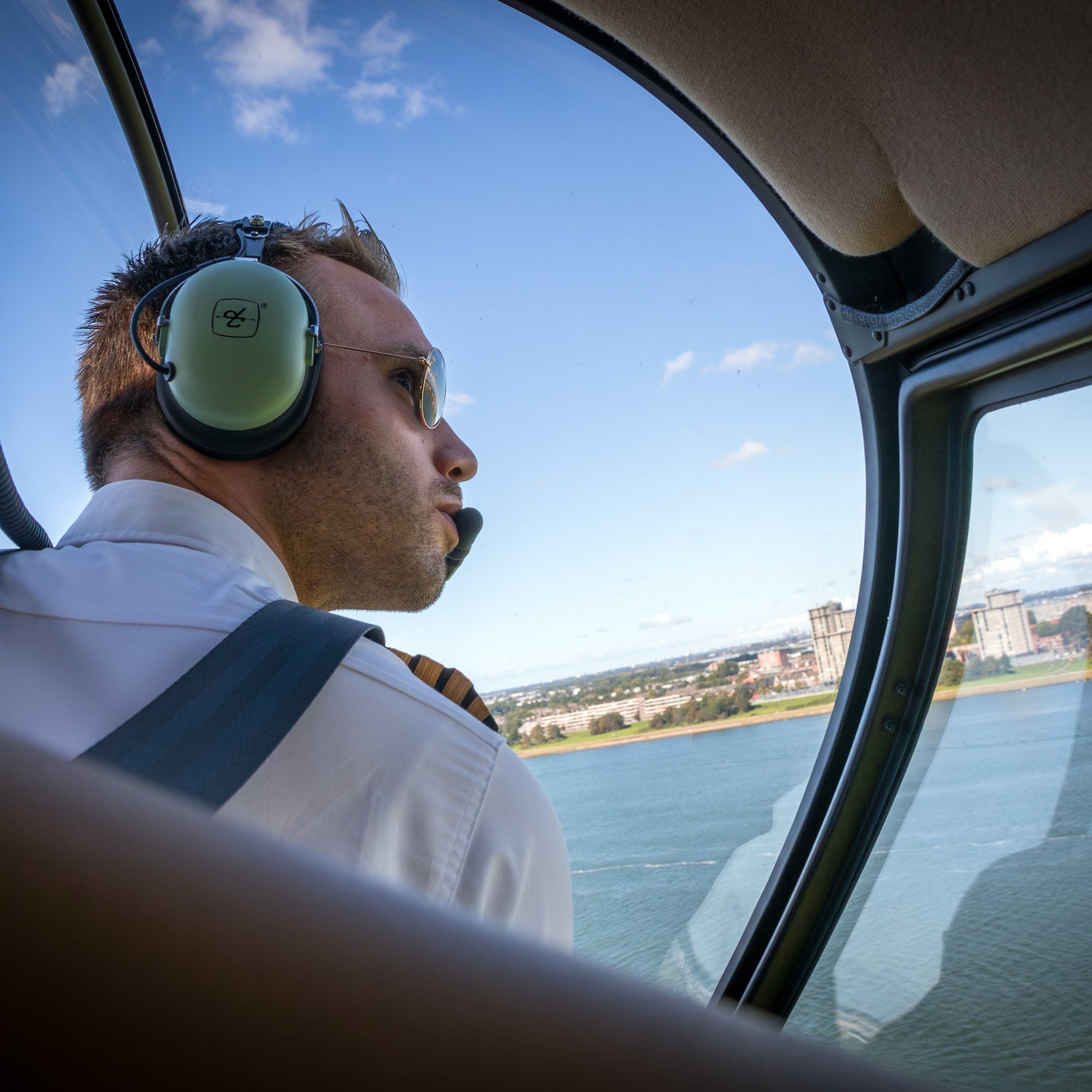 Your Ultimate Guide to Helicopter Flying Experiences